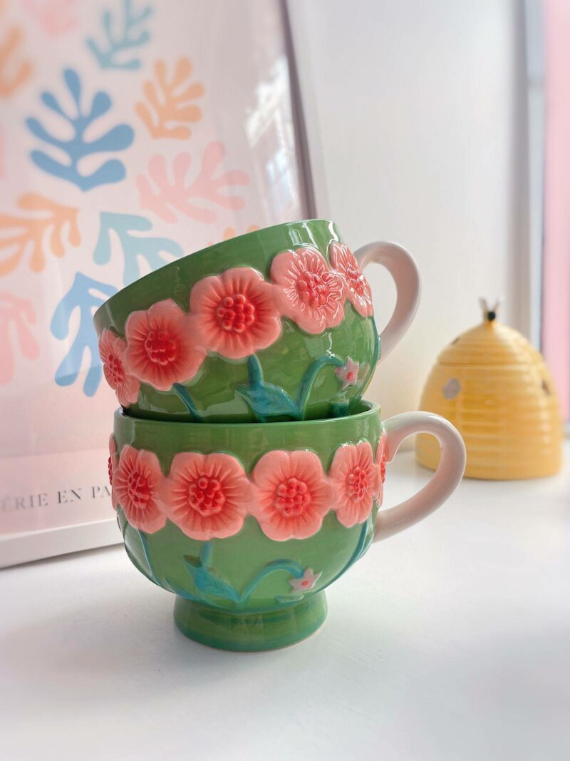 Tazza verde con motivo floreale