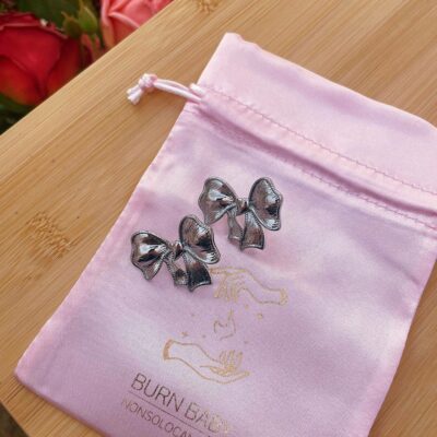 Orecchini fiocco color argento glitterato
