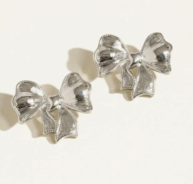 Orecchini fiocco color argento glitterato - immagine 2