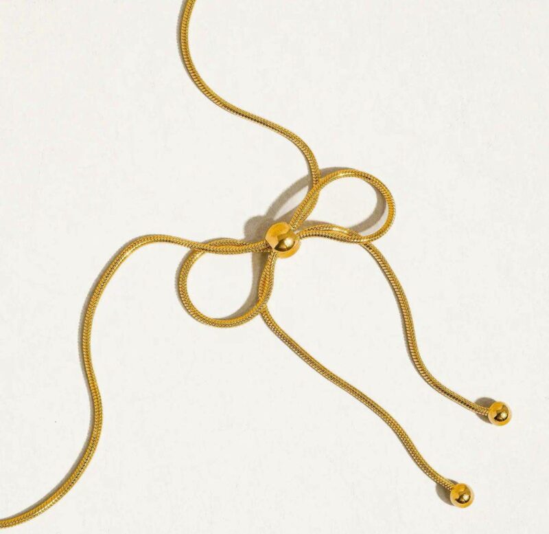 Collana color oro fiocchetto pendente