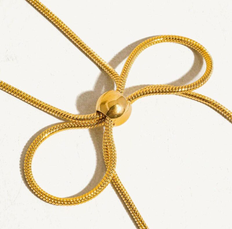 Collana color oro fiocchetto pendente - immagine 2